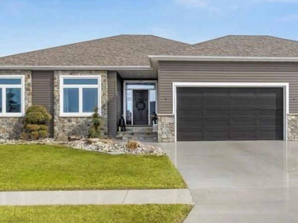 3839 Reserve Drive E, West Fargo, ND 58078