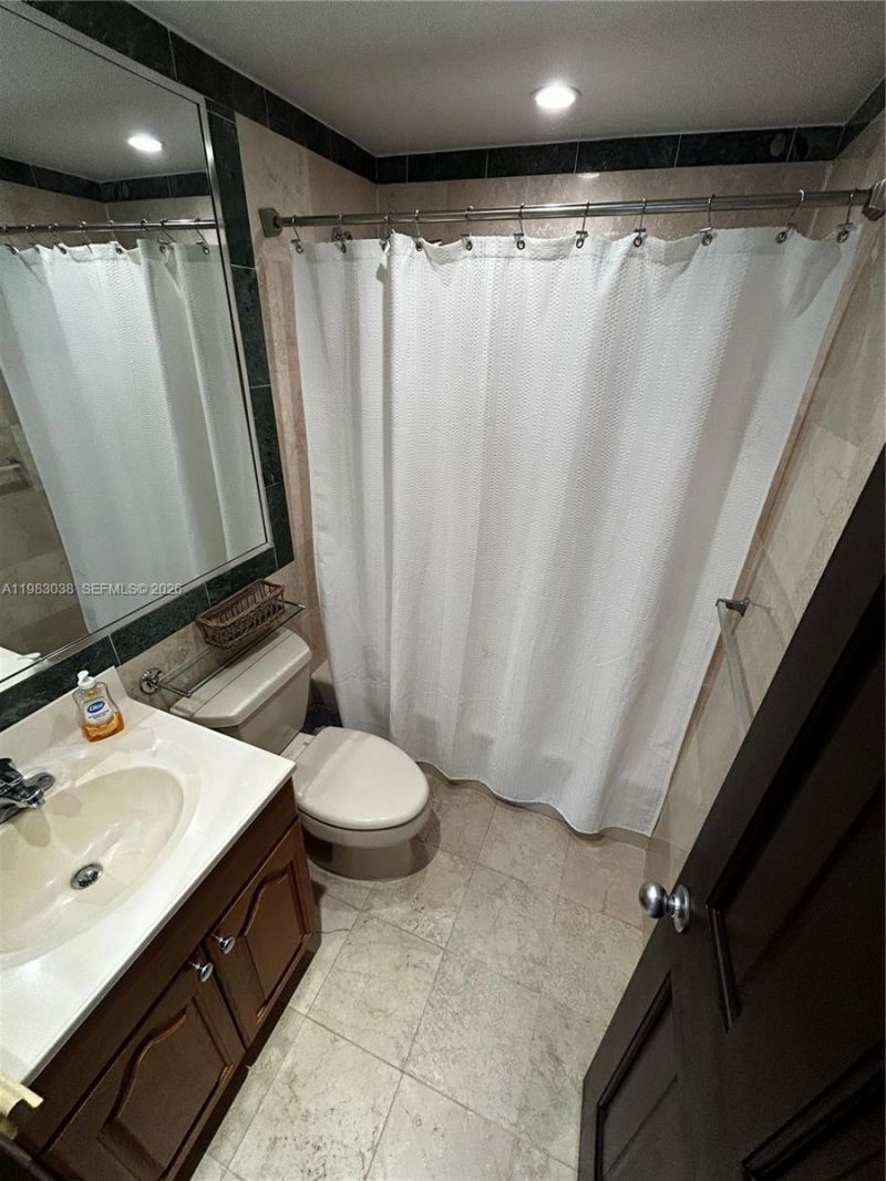 201 178th Dr, Unit 434, Sunny Isles Beach, FL 33160 Photo