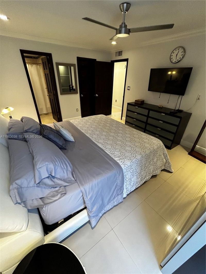 201 178th Dr, Unit 434, Sunny Isles Beach, FL 33160 Photo