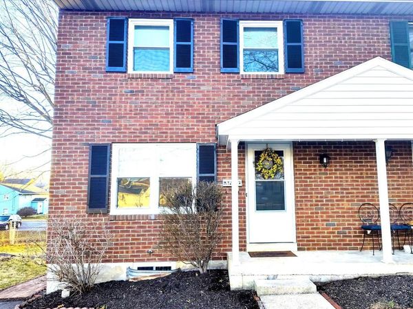 827 S LOCUST STREET, ELIZABETHTOWN, PA 17022