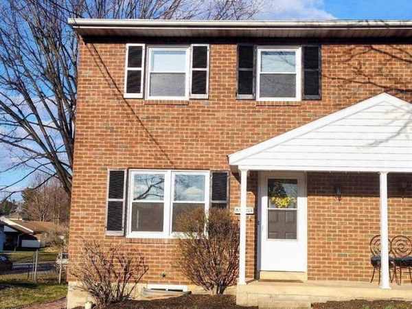 827 S LOCUST STREET, ELIZABETHTOWN, PA 17022