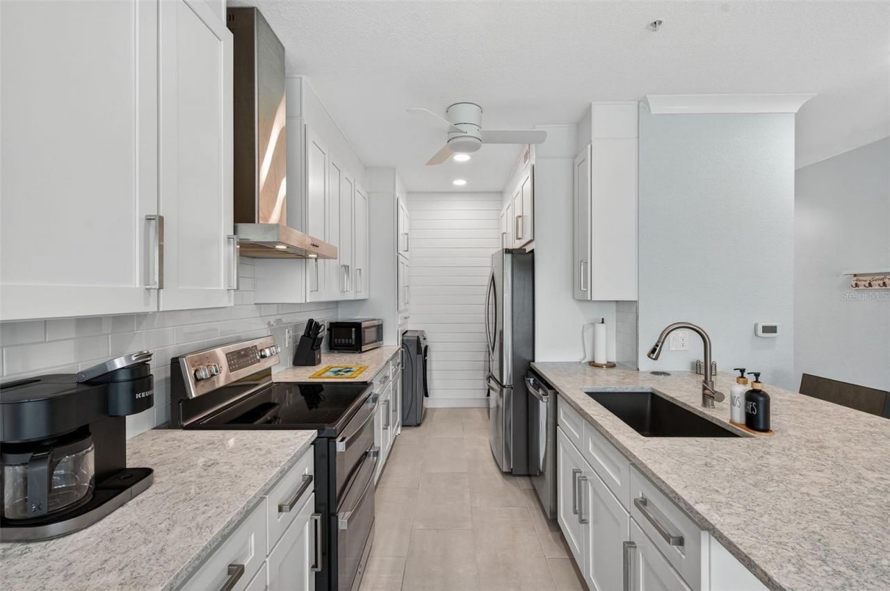 210 3rd Street W, Unit 8305, Bradenton, FL 34205 Photo