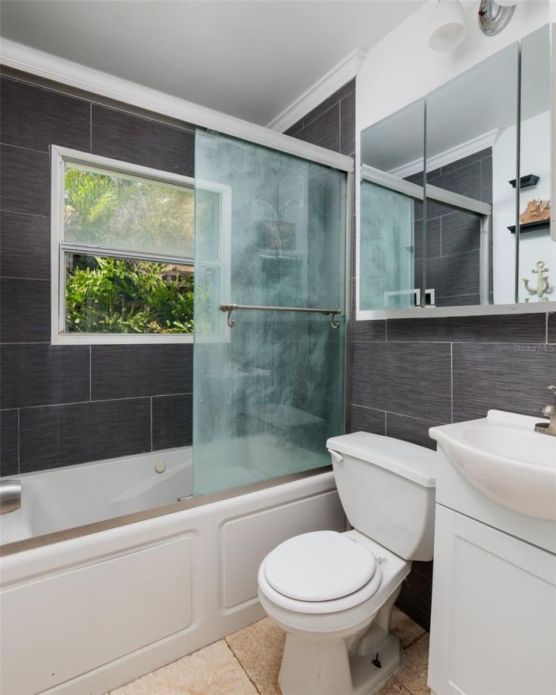 9665 2nd Street N, Saint Petersburg, FL 33702 Photo