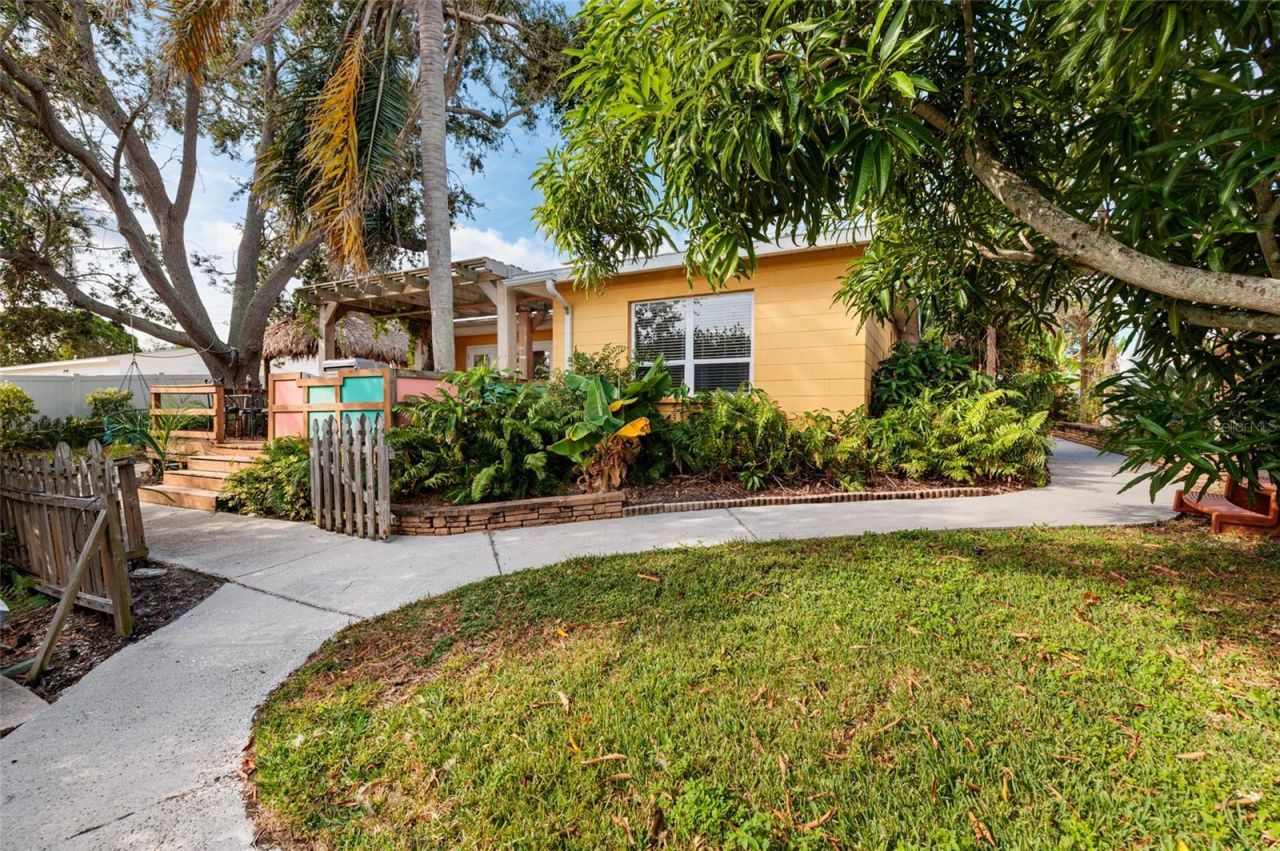 9665 2nd Street N, Saint Petersburg, FL 33702 Photo