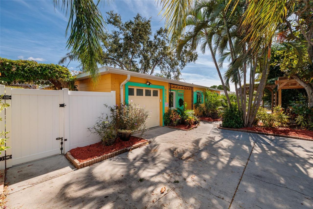 9665 2nd Street N, Saint Petersburg, FL 33702 Photo
