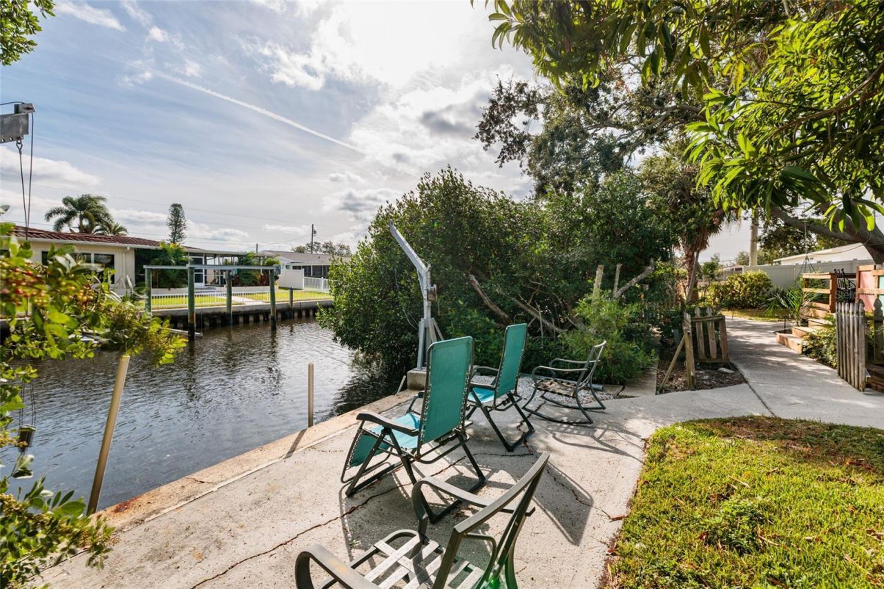 9665 2nd Street N, Saint Petersburg, FL 33702 Photo