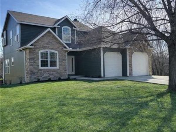 121 Hillside Drive, Baldwin City, KS 66006
