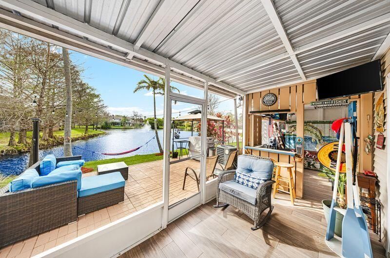 200 E Hemingway Circle, Margate, FL 33063 Photo