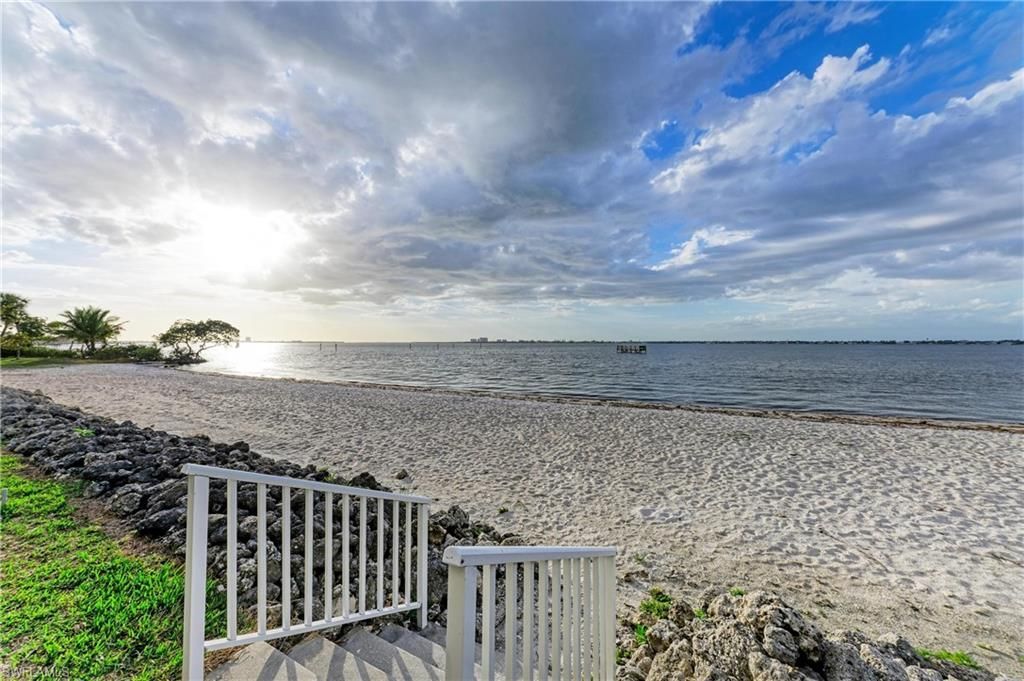 14813 Laguna Dr, Unit 401, Fort Myers, FL 33908 Photo