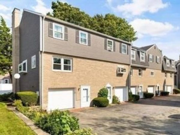 13 Circuit Lane, Unit 13, Watertown, MA 02472