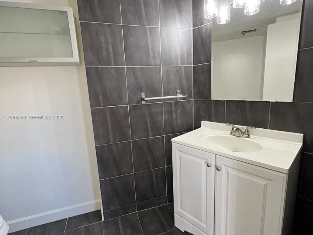 6830 Indian Creek Dr, Unit 2A, Miami Beach, FL 33141 Photo