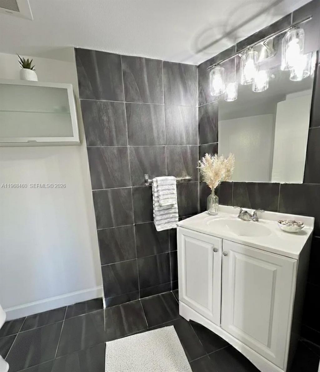 6830 Indian Creek Dr, Unit 2A, Miami Beach, FL 33141 Photo