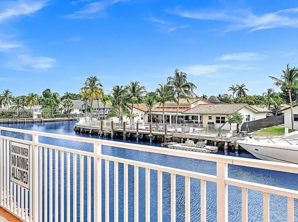 2450 NE 135th St , Unit 103, North Miami, FL 33181 Photo