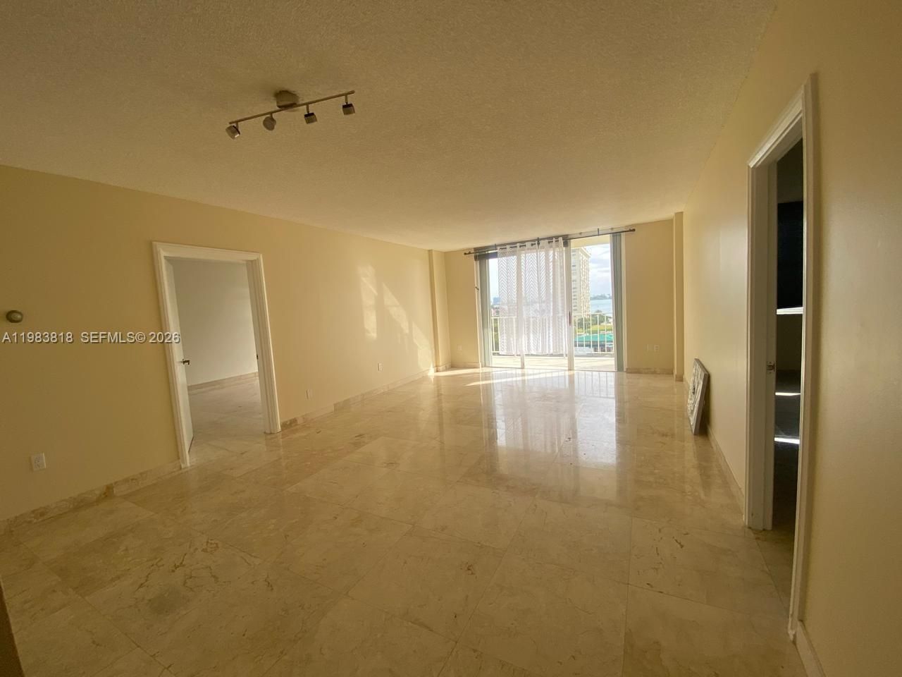 11111 Biscayne Blvd , Unit 8F, Miami, FL 33181 Photo
