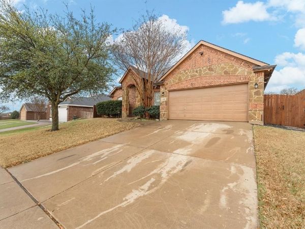 400 Hidden Lake Court , Burleson, TX 76028