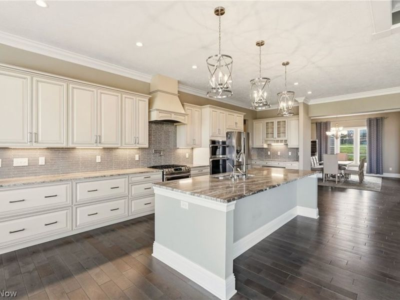 637 Lyonswood Drive, Hinckley, OH 44233 Photo 10