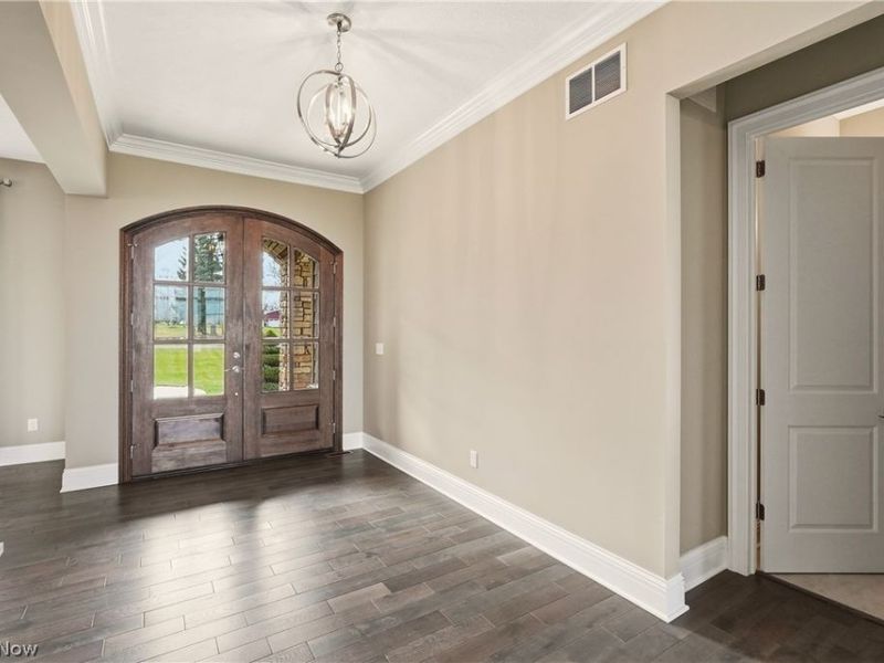 637 Lyonswood Drive, Hinckley, OH 44233 Photo 3