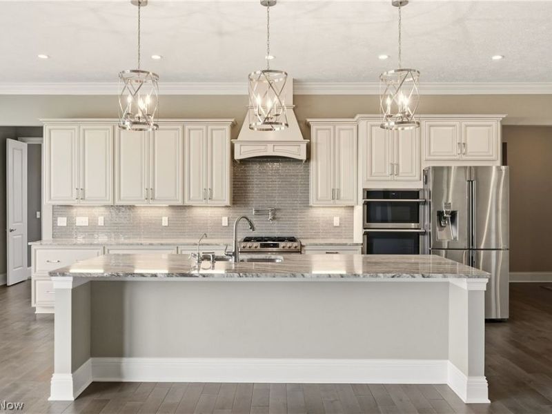 637 Lyonswood Drive, Hinckley, OH 44233 Photo 8