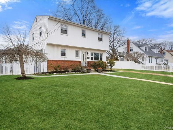 299 28th Street , Copiague, NY 11726