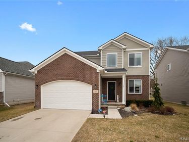 353 Hidden River E, Holly Twp, MI 48442