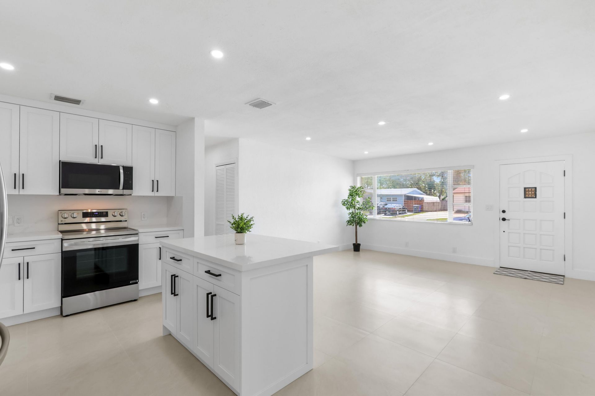 6573 Eaton Street, Hollywood, FL 33024 Photo