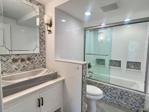 3900 N Hills Drive, Hollywood, FL 33021