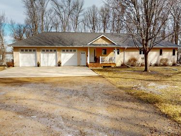 64562 270th Street, Alden, MN 56009