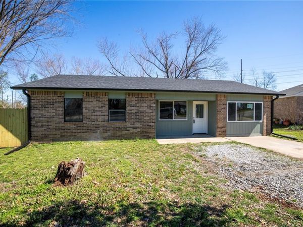 10 McIntosh Lane , Bentonville, AR 72712