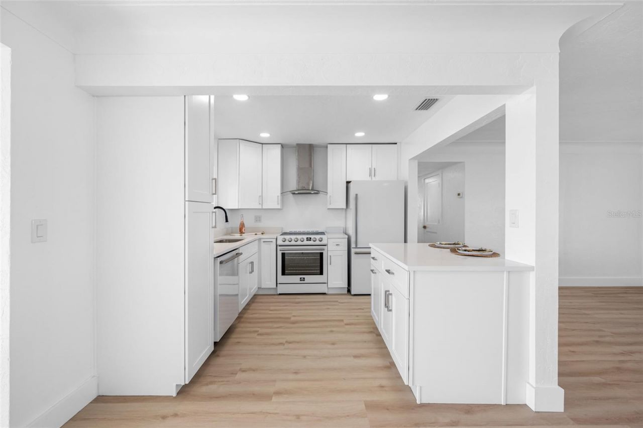 7930 Causeway Boulevard S, Saint Petersburg, FL 33707 Photo