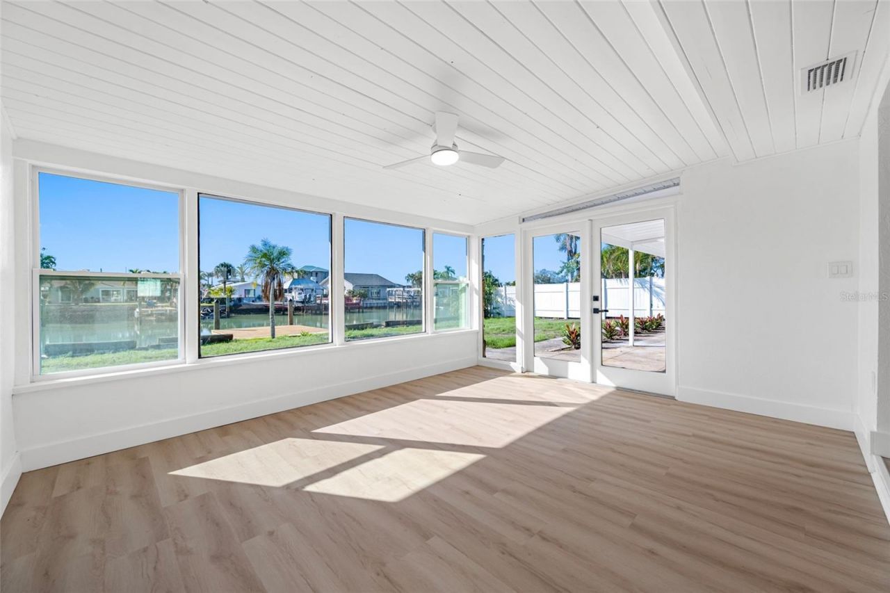 7930 Causeway Boulevard S, Saint Petersburg, FL 33707 Photo