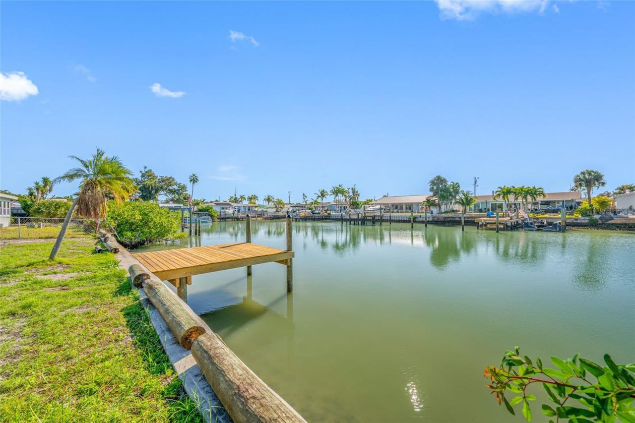 7930 Causeway Boulevard S, Saint Petersburg, FL 33707 Photo