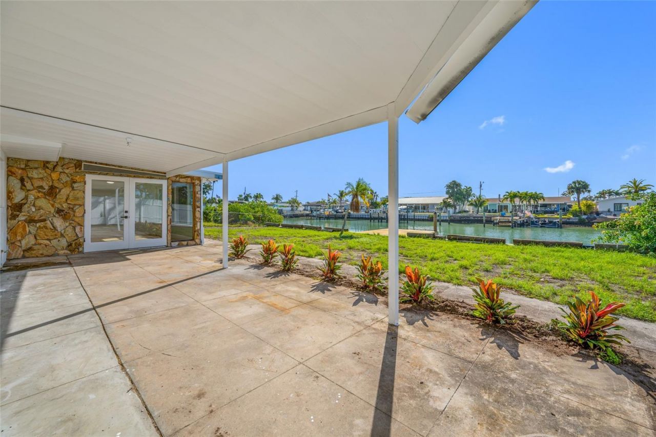 7930 Causeway Boulevard S, Saint Petersburg, FL 33707 Photo