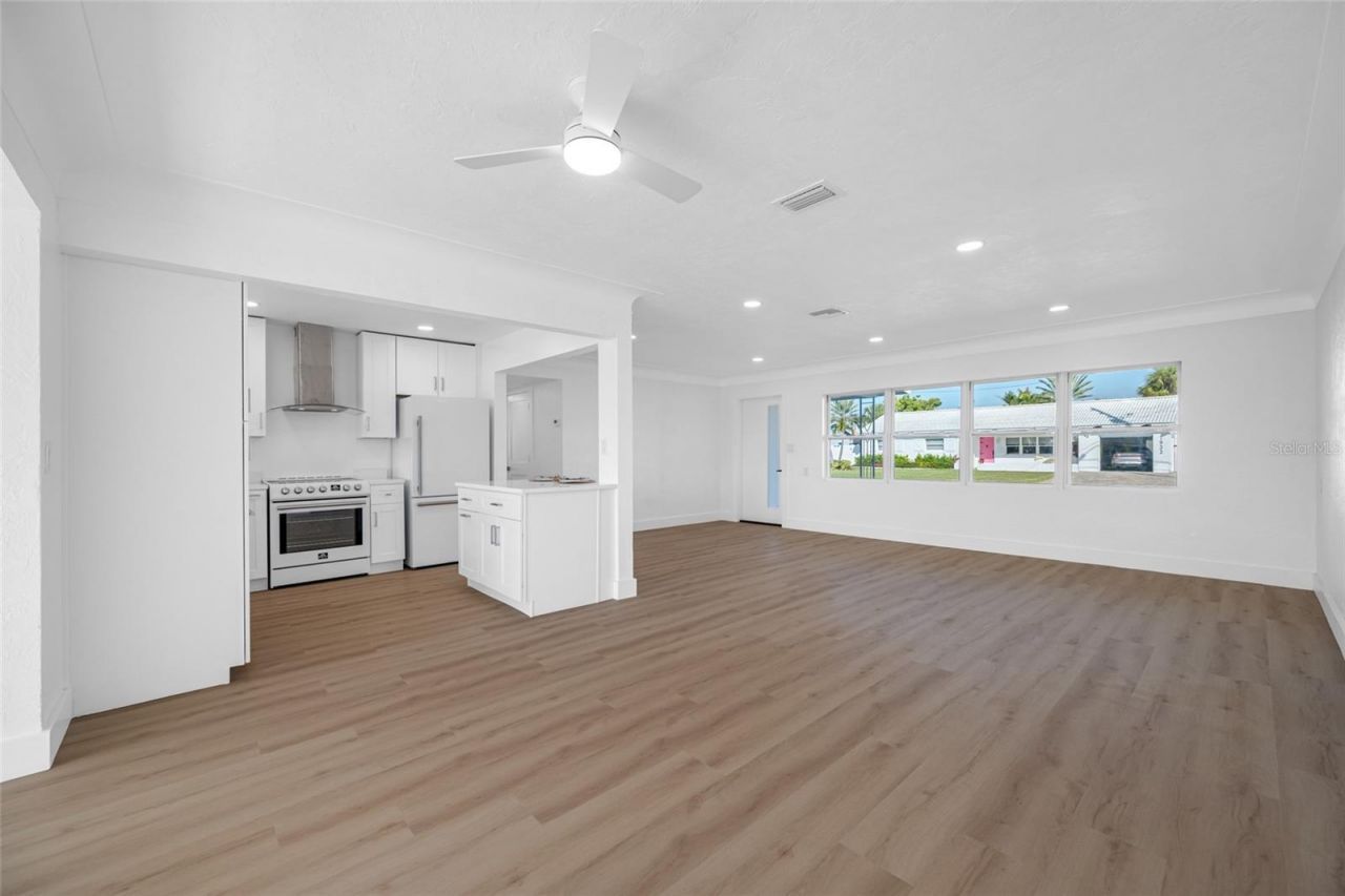 7930 Causeway Boulevard S, Saint Petersburg, FL 33707 Photo