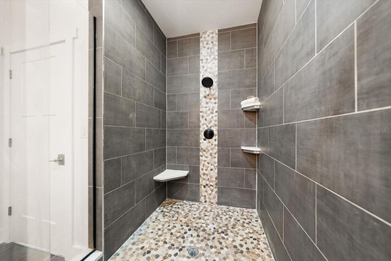 1297 Savona Drive Ne, Saint Petersburg, FL 33702 Photo