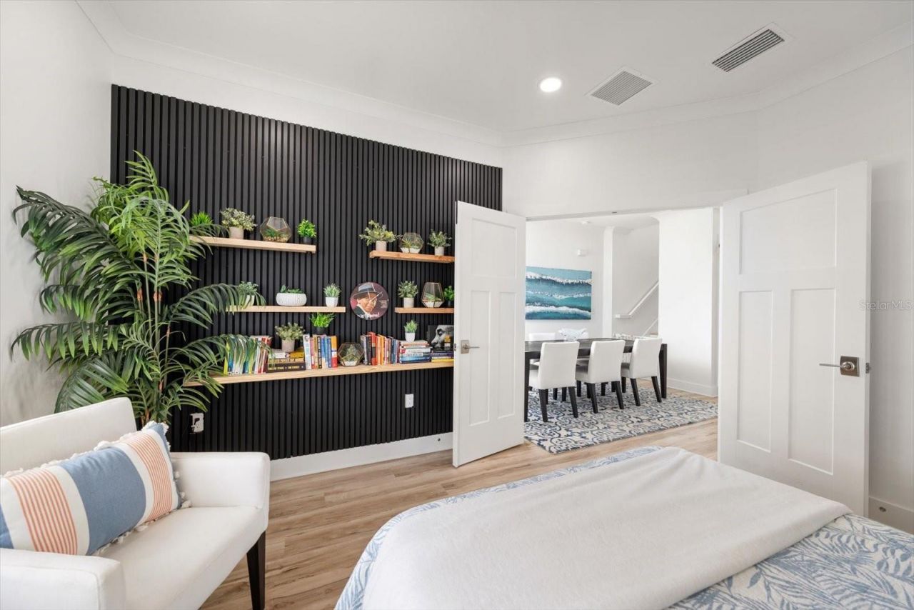 1297 Savona Drive Ne, Saint Petersburg, FL 33702 Photo