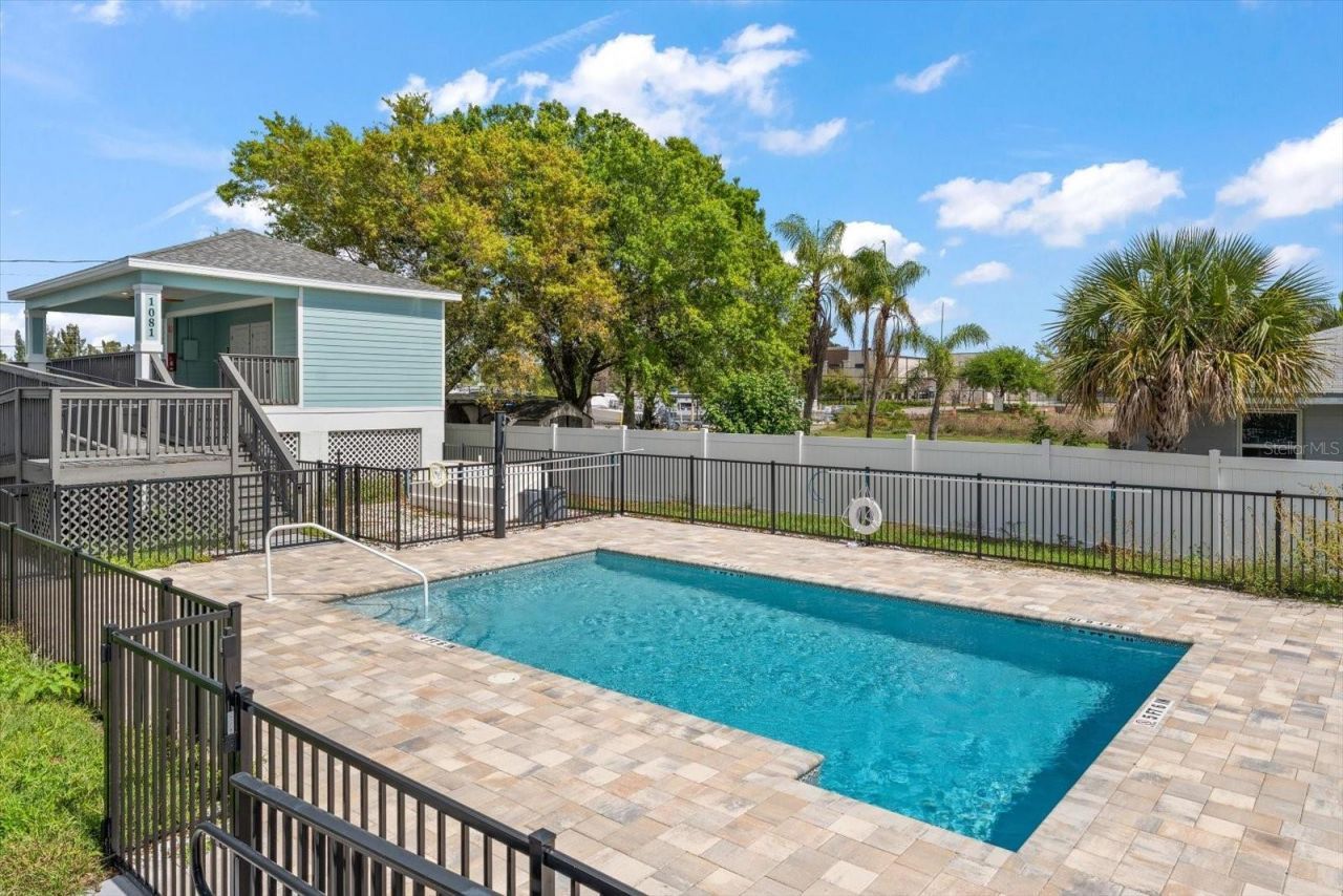 1297 Savona Drive Ne, Saint Petersburg, FL 33702 Photo