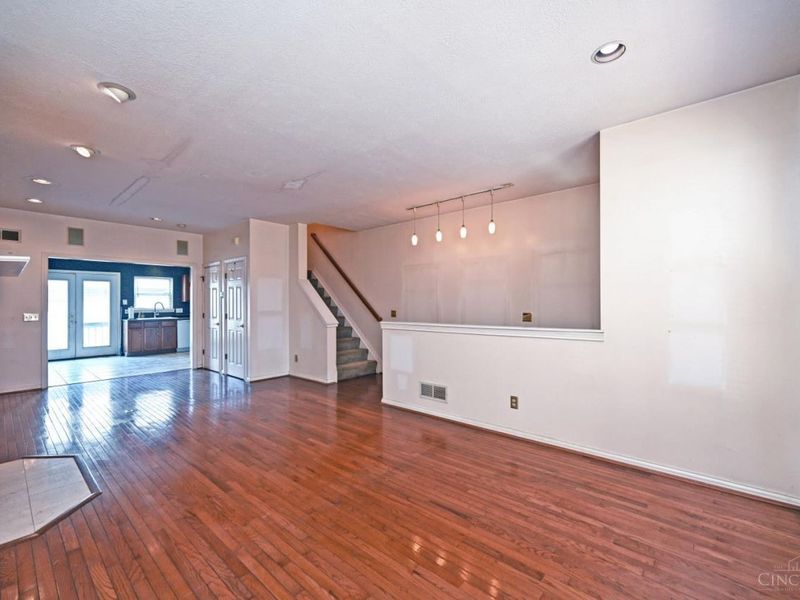 938 Weninger Circle, Cincinnati, OH 45203 Photo 4