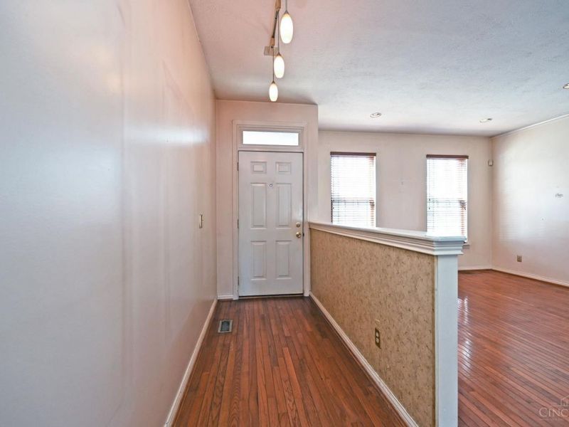 938 Weninger Circle, Cincinnati, OH 45203 Photo 8