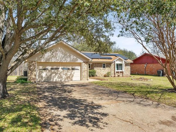 2012 Pebblecreek Drive, Cleburne, TX 76033