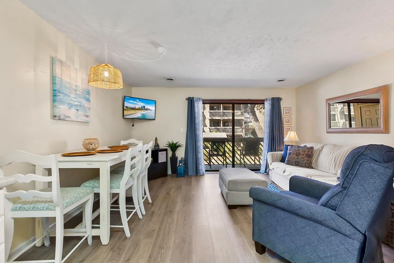 204 Maison Dr.  Photo 4