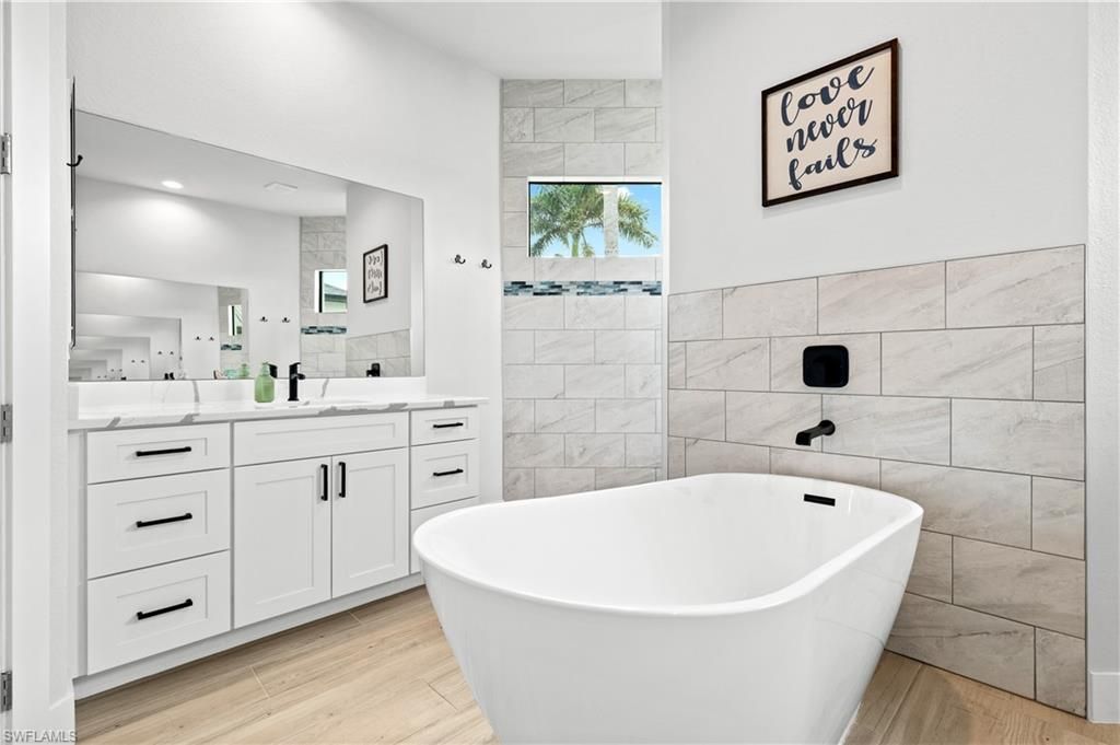 2325 SW 28th Ter, Cape Coral, FL 33914 Photo