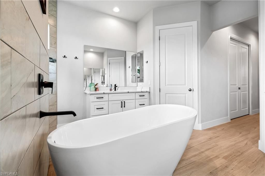 2325 SW 28th Ter, Cape Coral, FL 33914 Photo