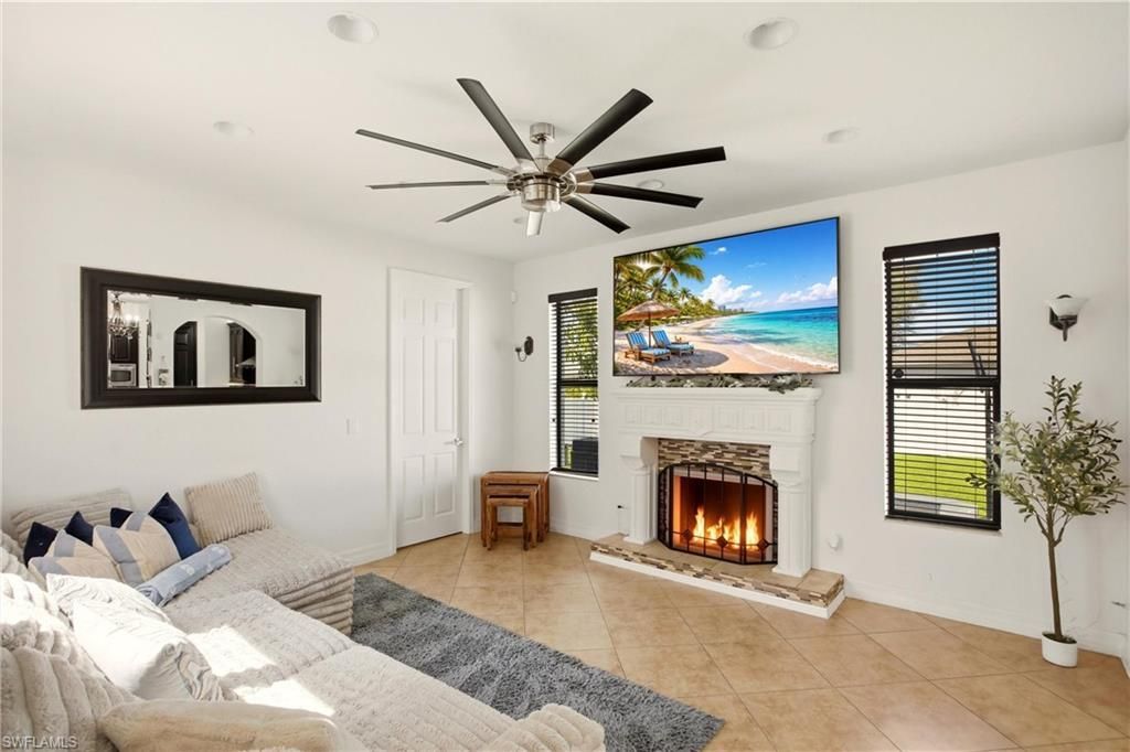 2104 NE 9th Pl, Cape Coral, FL 33909 Photo