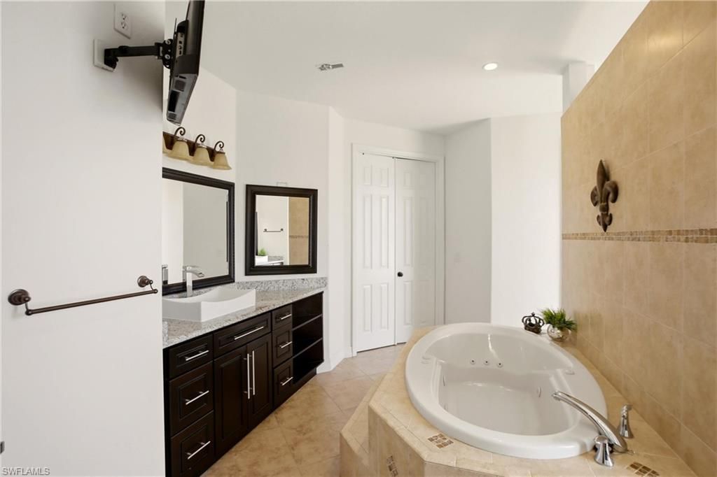 2104 NE 9th Pl, Cape Coral, FL 33909 Photo