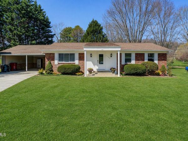 1704 Jackson Terrace, Johnson City, TN 37604