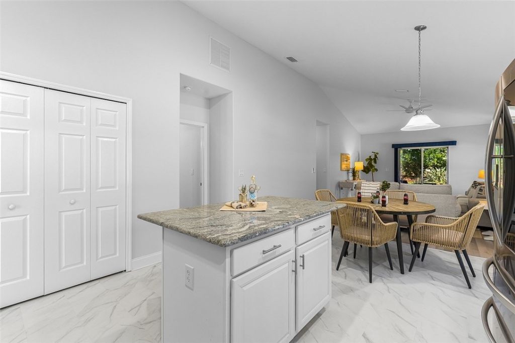 535 Valencia Circle Sw, Vero Beach, FL 32968 Photo