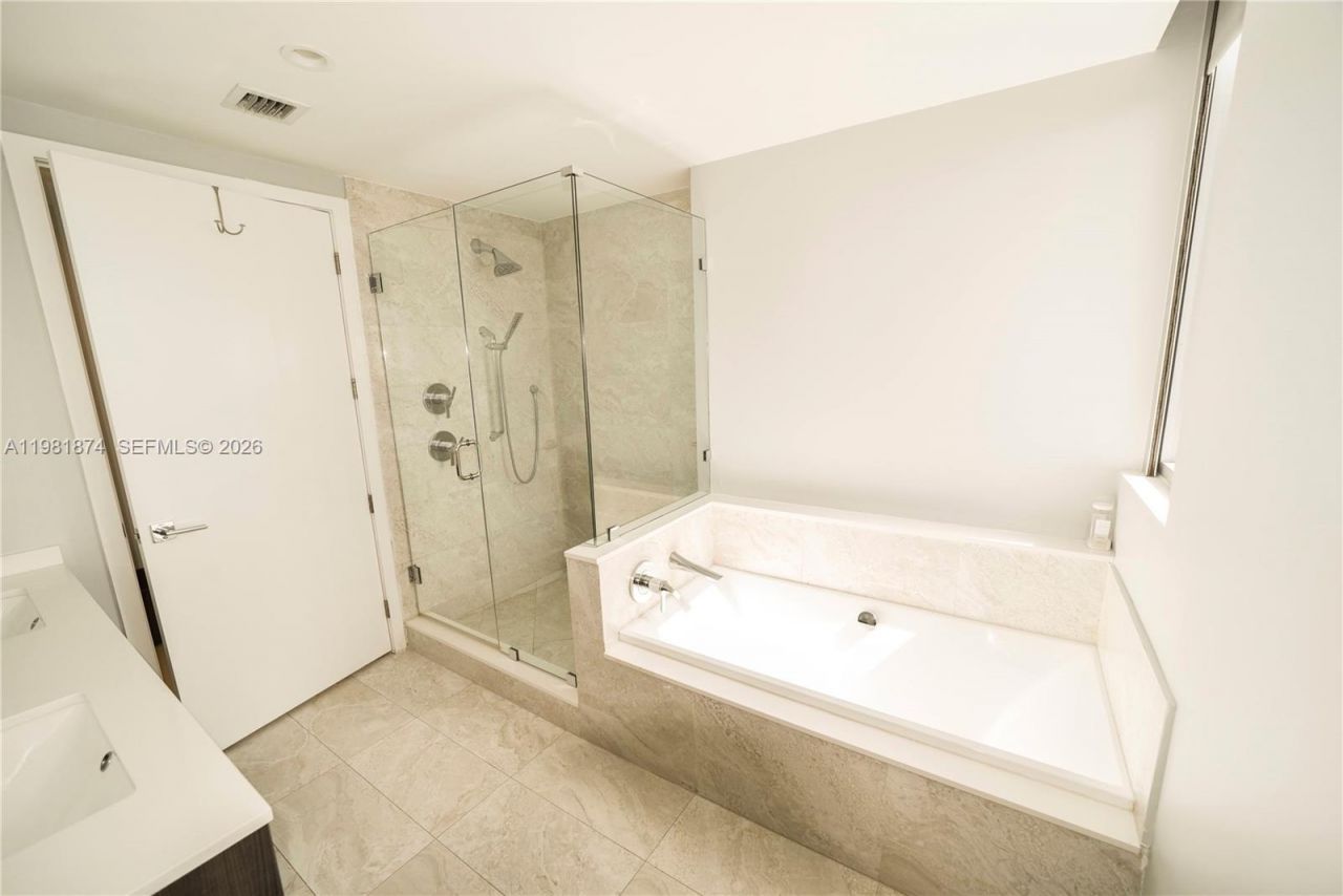 488 NE 18th St , Unit 1000, Miami, FL 33132 Photo