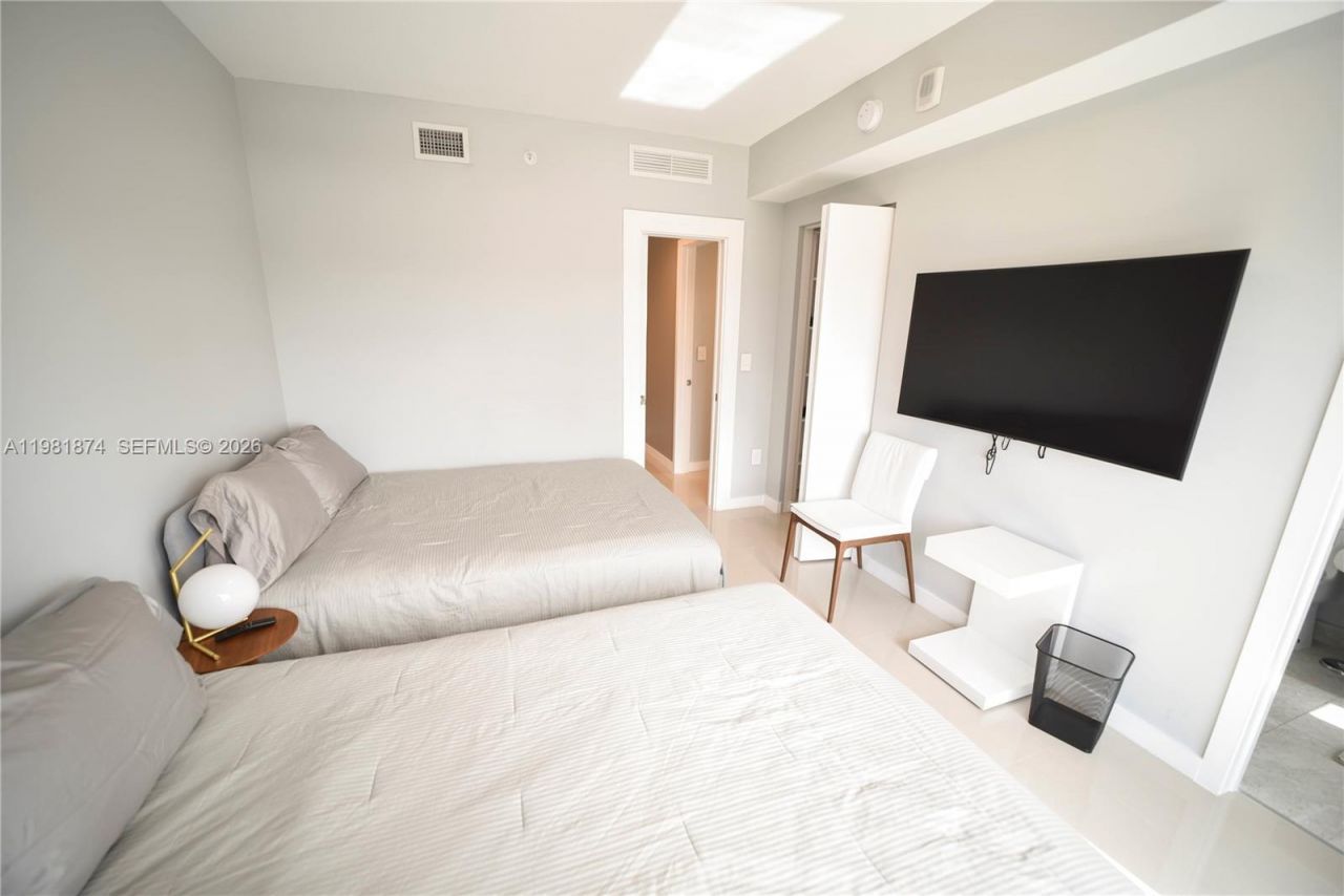 488 NE 18th St , Unit 1000, Miami, FL 33132 Photo