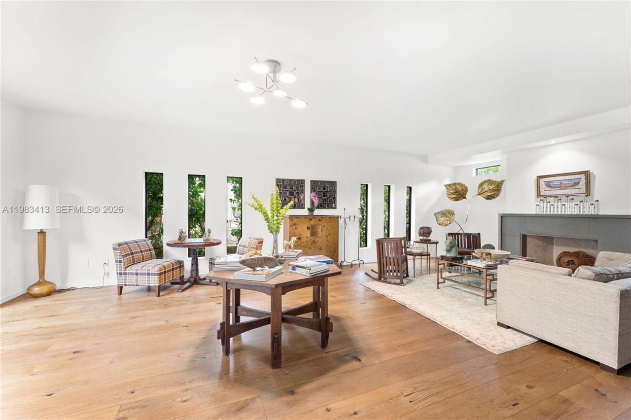 1277 N Venetian Way, Miami, FL 33139 Photo