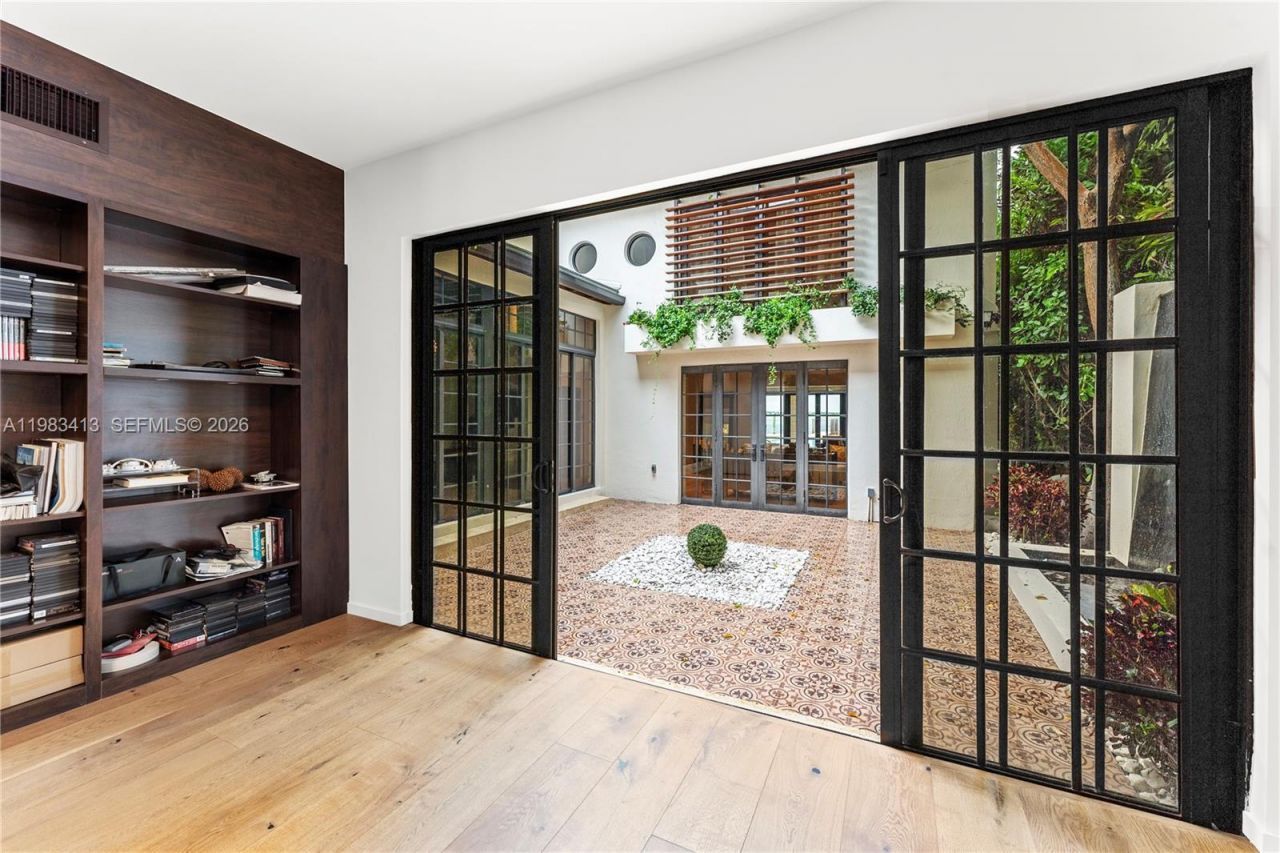 1277 N Venetian Way, Miami, FL 33139 Photo